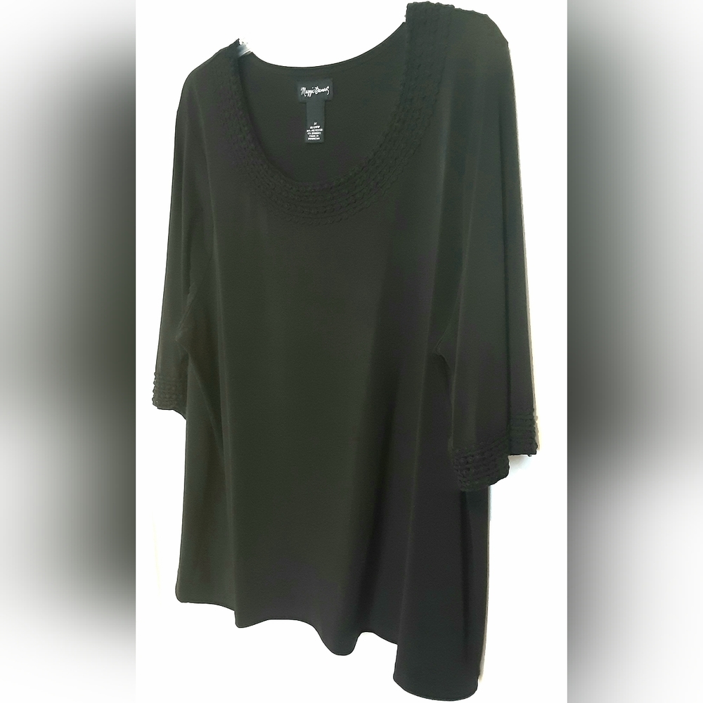 Maggie Barnes pullover Blouse trimmed neckline & sleeves